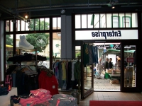 Festverglastes Schaufenster, Oberlicht mit Wiener Sprossen